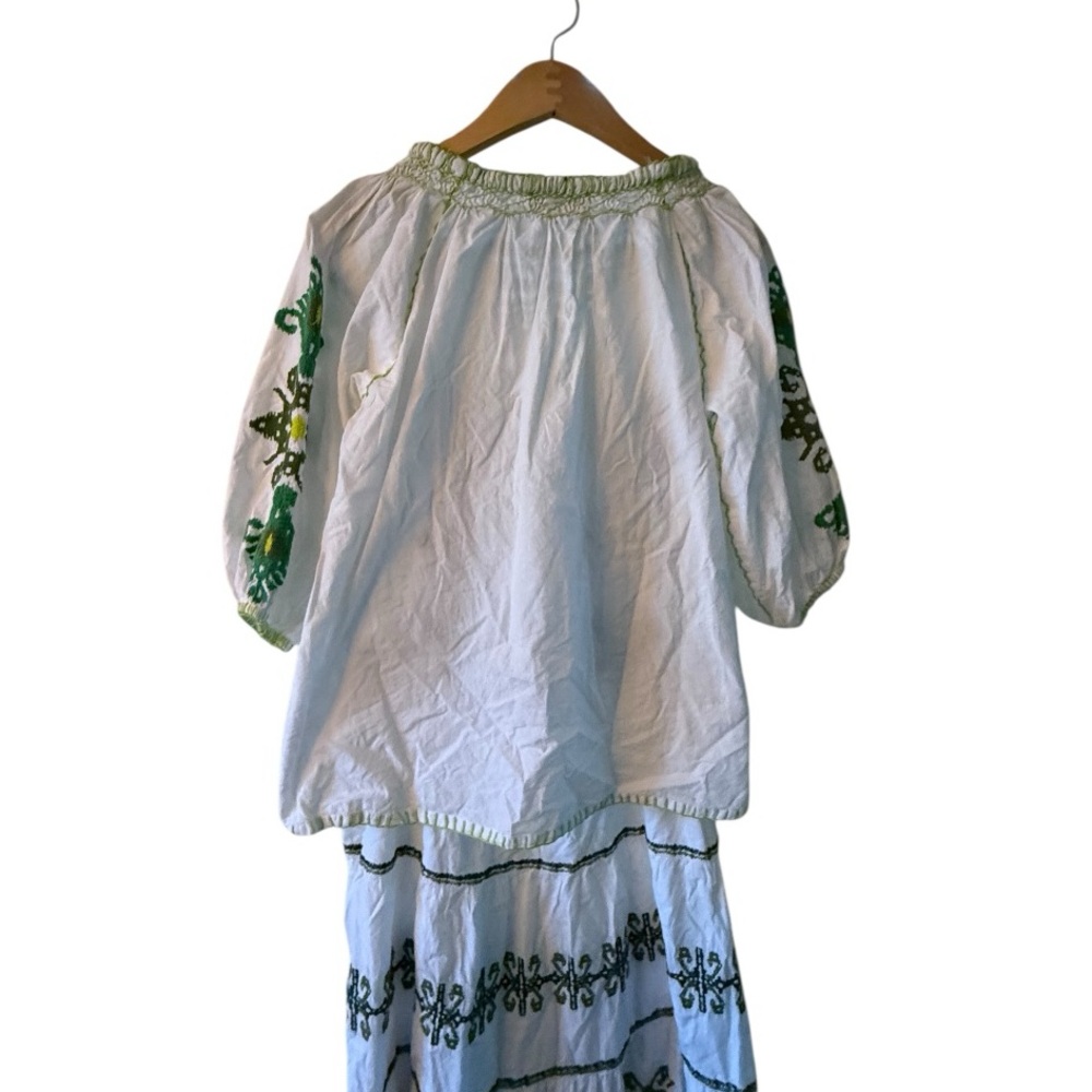 Rose and Rose Two-Piece Embroidered Set
Size Small - Picture 4 of 7